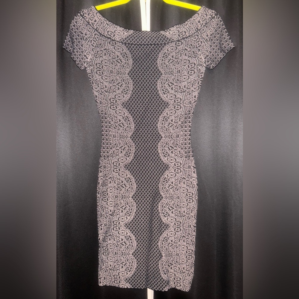 BCBGMaxAzria Black and White Cap Sleeve Dress - Picture 6 of 16